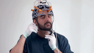 Tightening electrodes on the headset